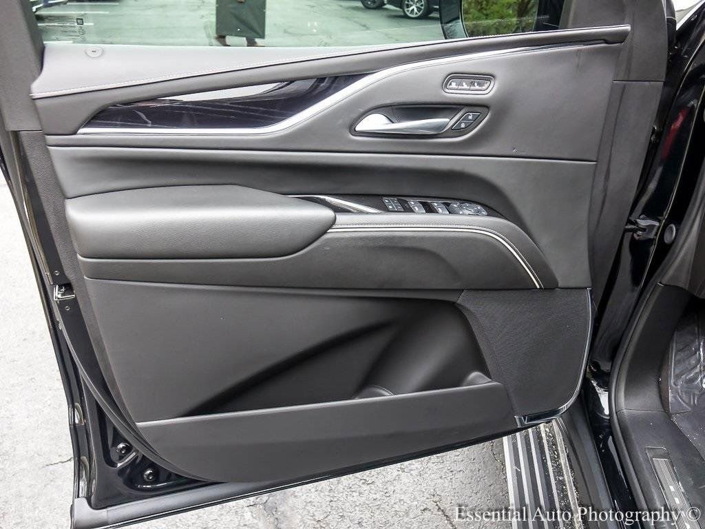 Used 2024 Cadillac Escalade V w/ LPO, ONYX Package image 23