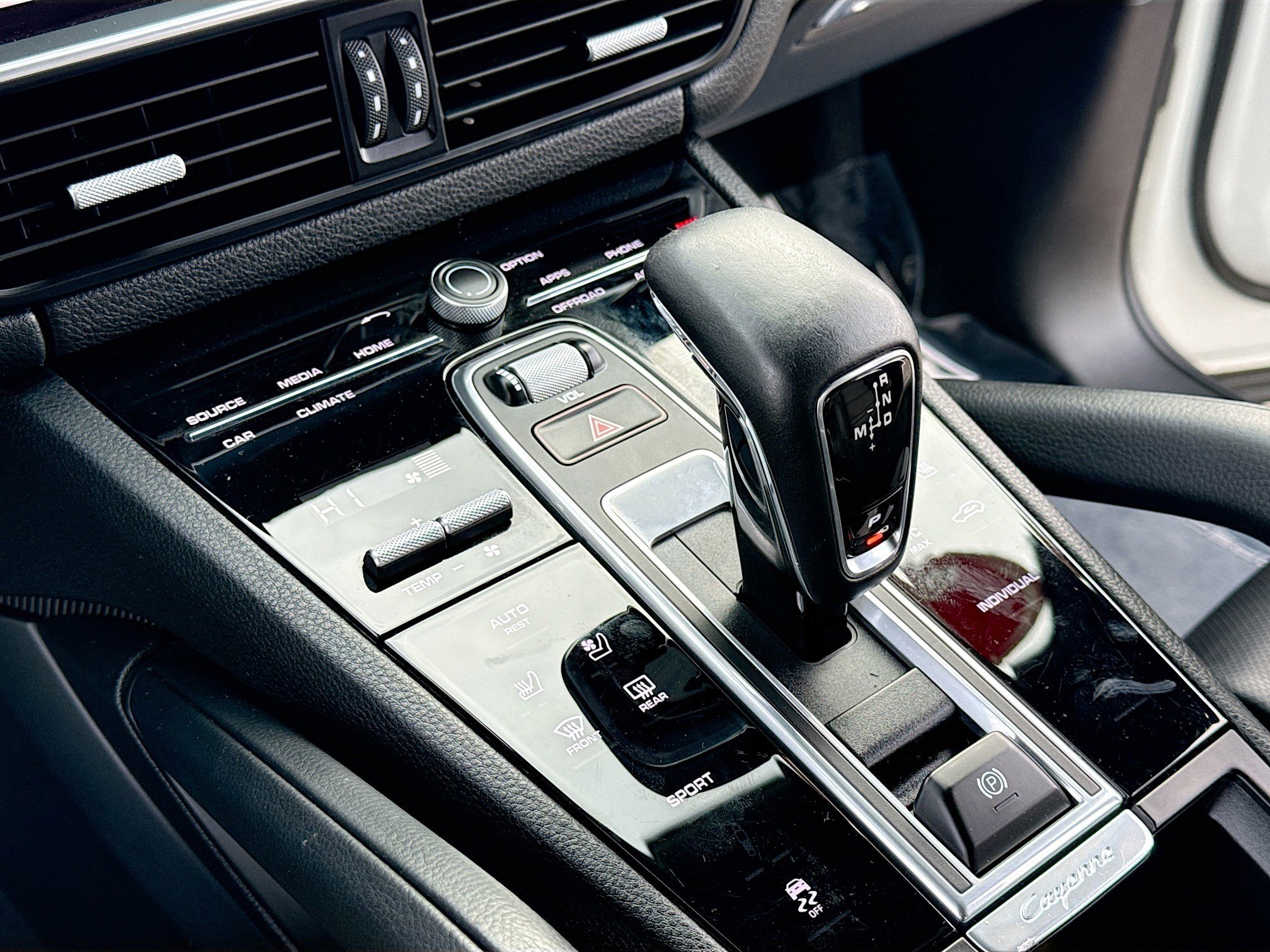 Used 2020 Porsche Cayenne image 11