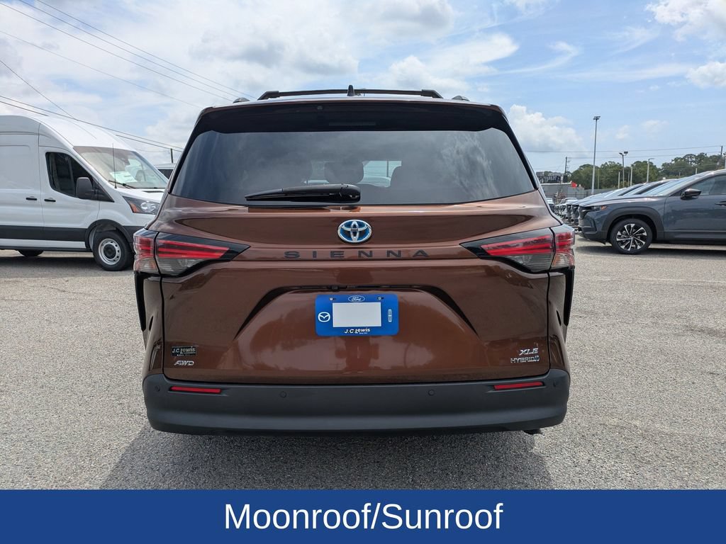 Used 2021 Toyota Sienna XLE AWD/4WD image 5