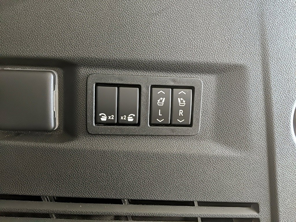 Used 2022 Chevrolet Tahoe Z71 w/ Z71 Off-Road Package image 9