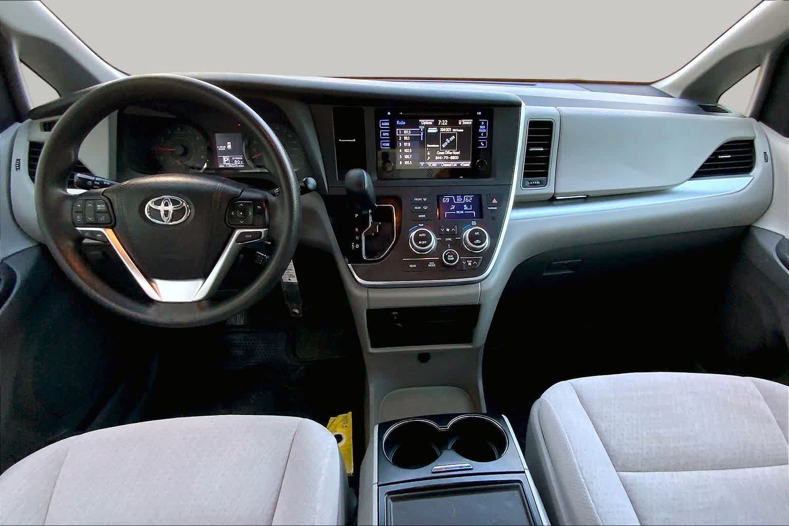 Used 2015 Toyota Sienna LE FWD image 15
