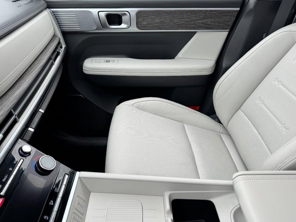 Certified 2025 Hyundai Santa Fe Limited image 15