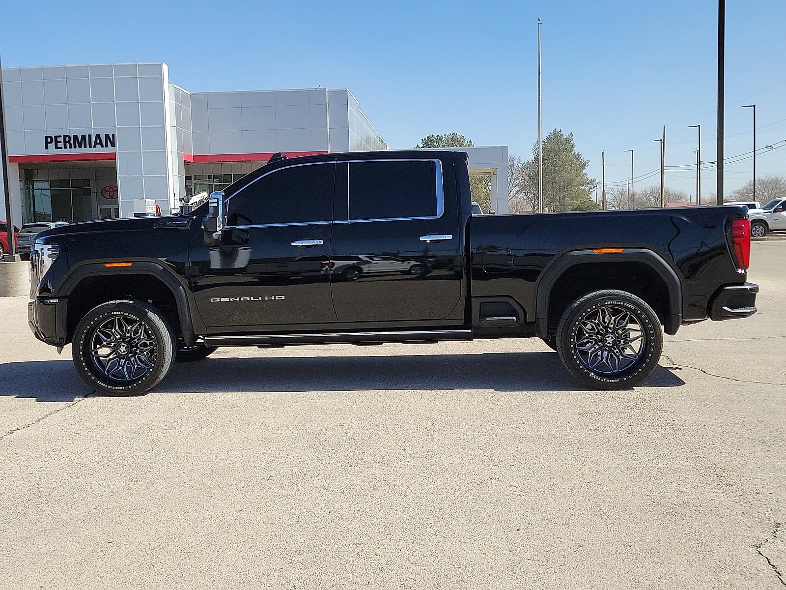 Used 2024 GMC Sierra 2500 Denali Ultimate image 2