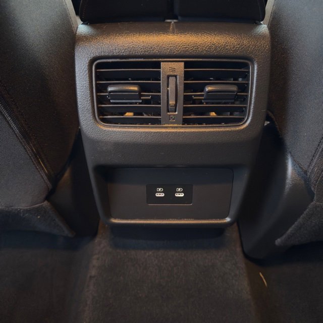 Used 2024 Nissan Rogue SV image 17