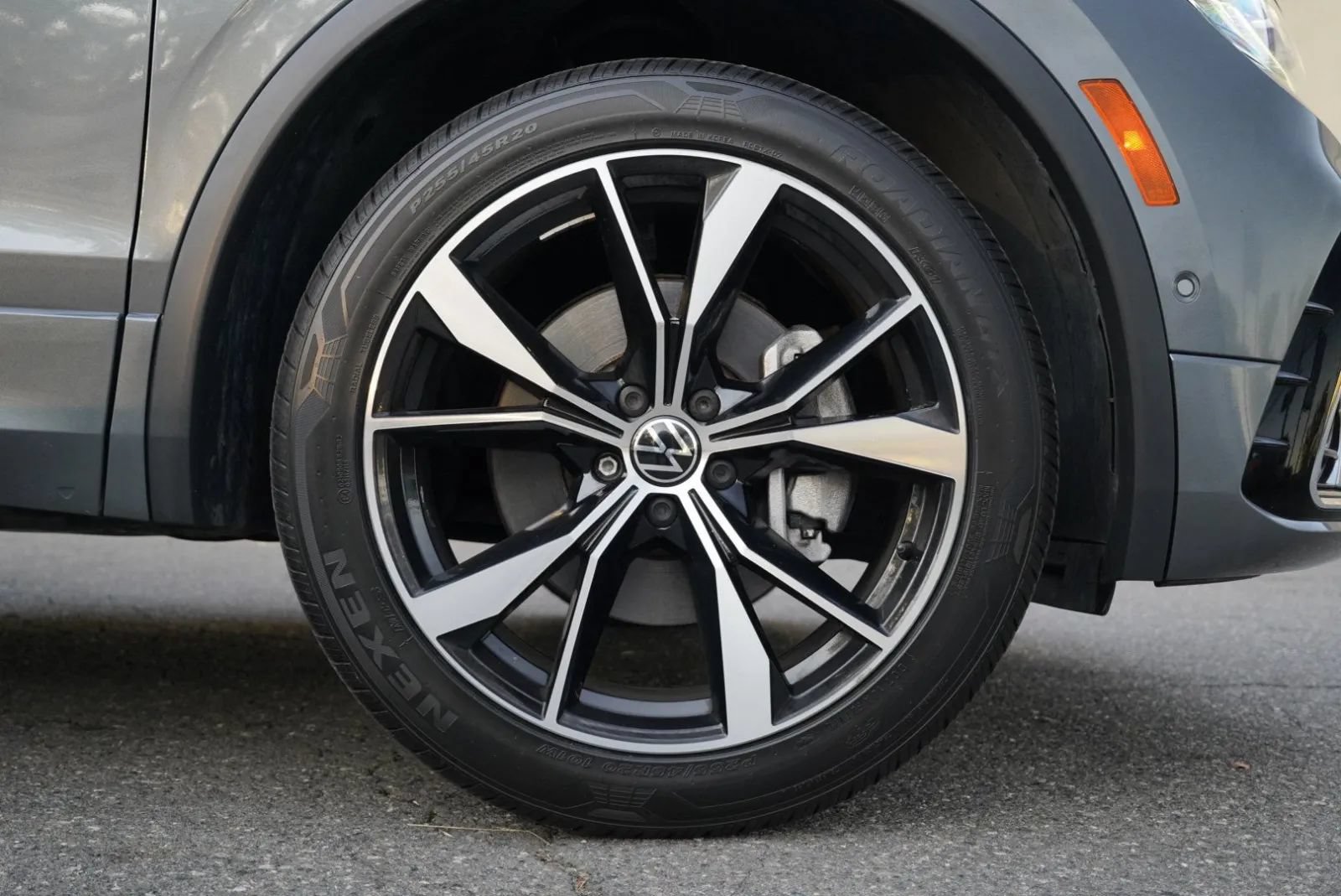 Used 2022 Volkswagen Tiguan SEL R-Line AWD/4WD image 17
