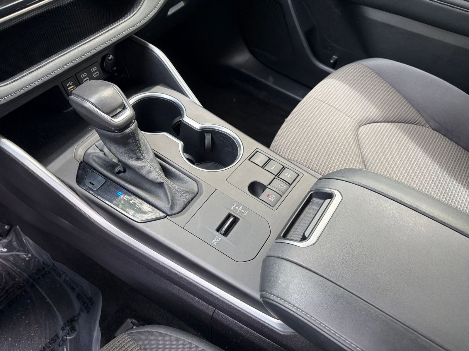 Used 2025 Toyota Highlander LE image 42