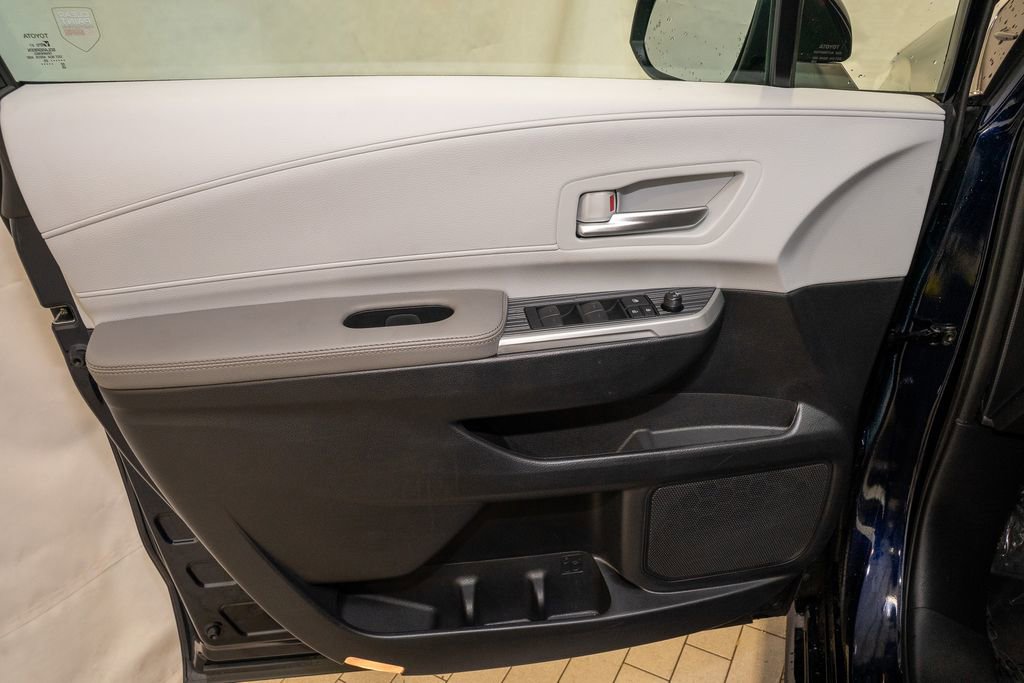 Used 2025 Toyota Sienna XLE image 14