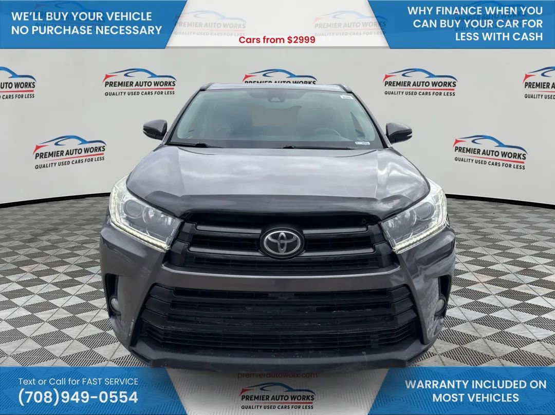 Used 2017 Toyota Highlander SE image 2