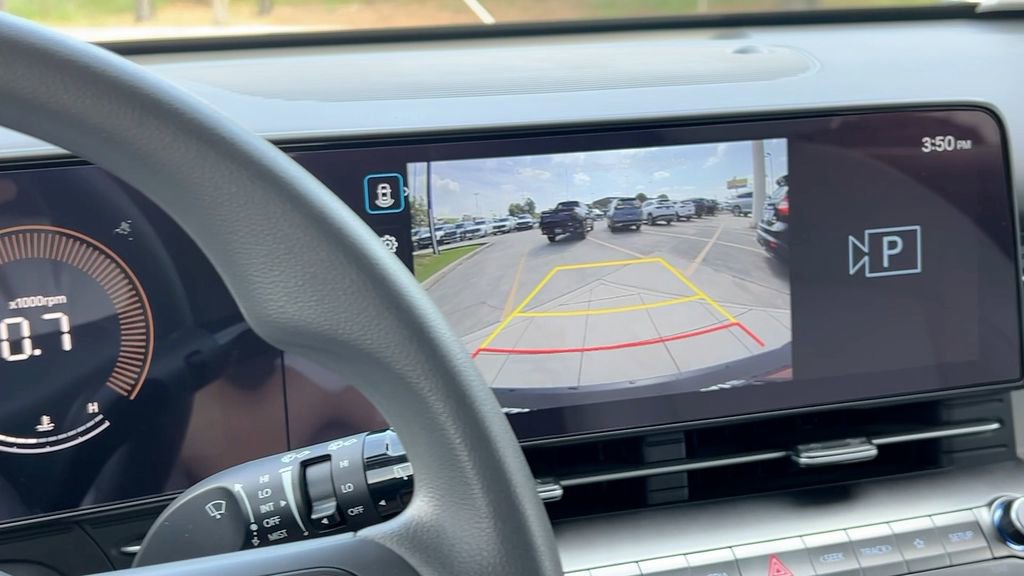 Certified 2025 Hyundai Kona SE image 25