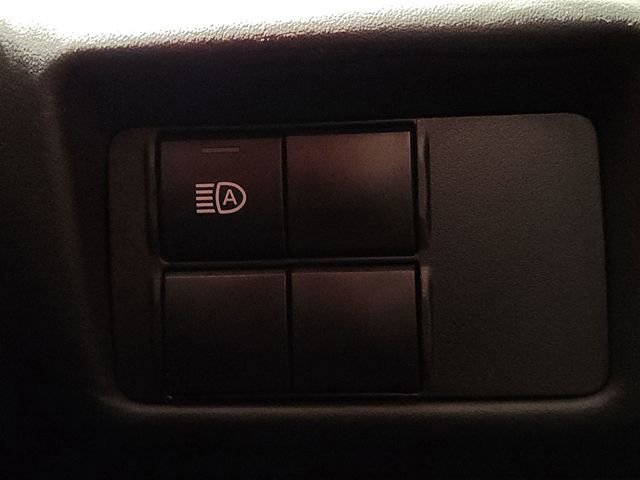 Used 2022 Toyota Highlander L FWD image 17