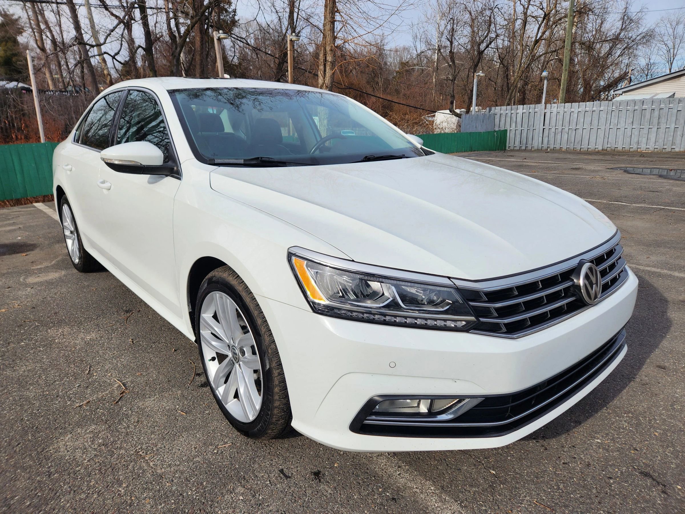 Used 2018 Volkswagen Passat 2.0T SE image 3