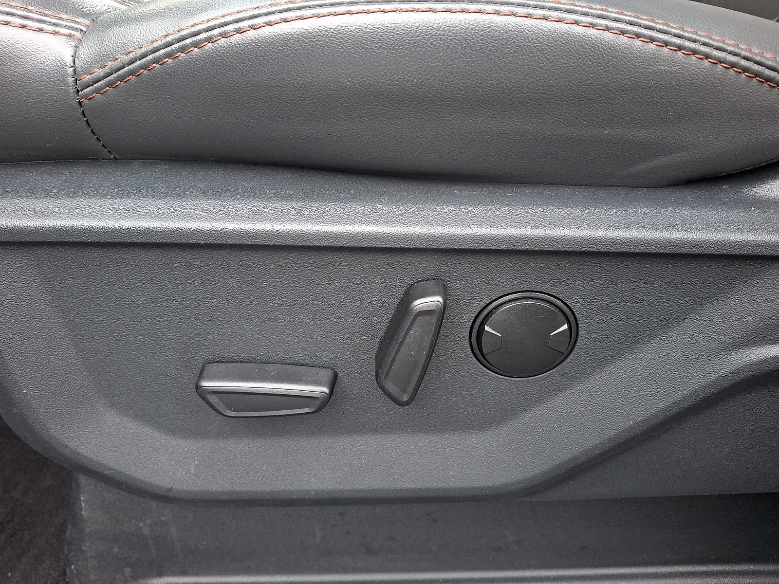 Used 2025 Ford Expedition Active image 17