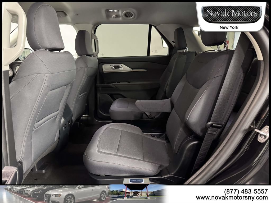 Used 2025 Ford Explorer Active AWD/4WD image 13