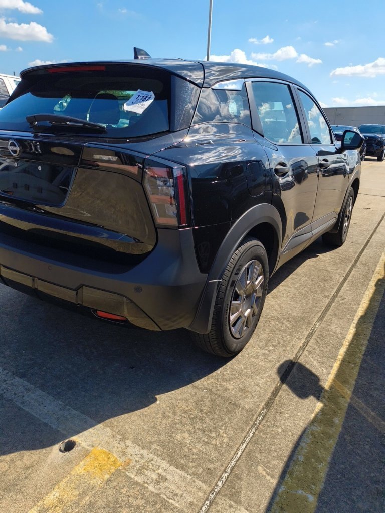 Used 2025 Nissan Kicks S FWD image 3