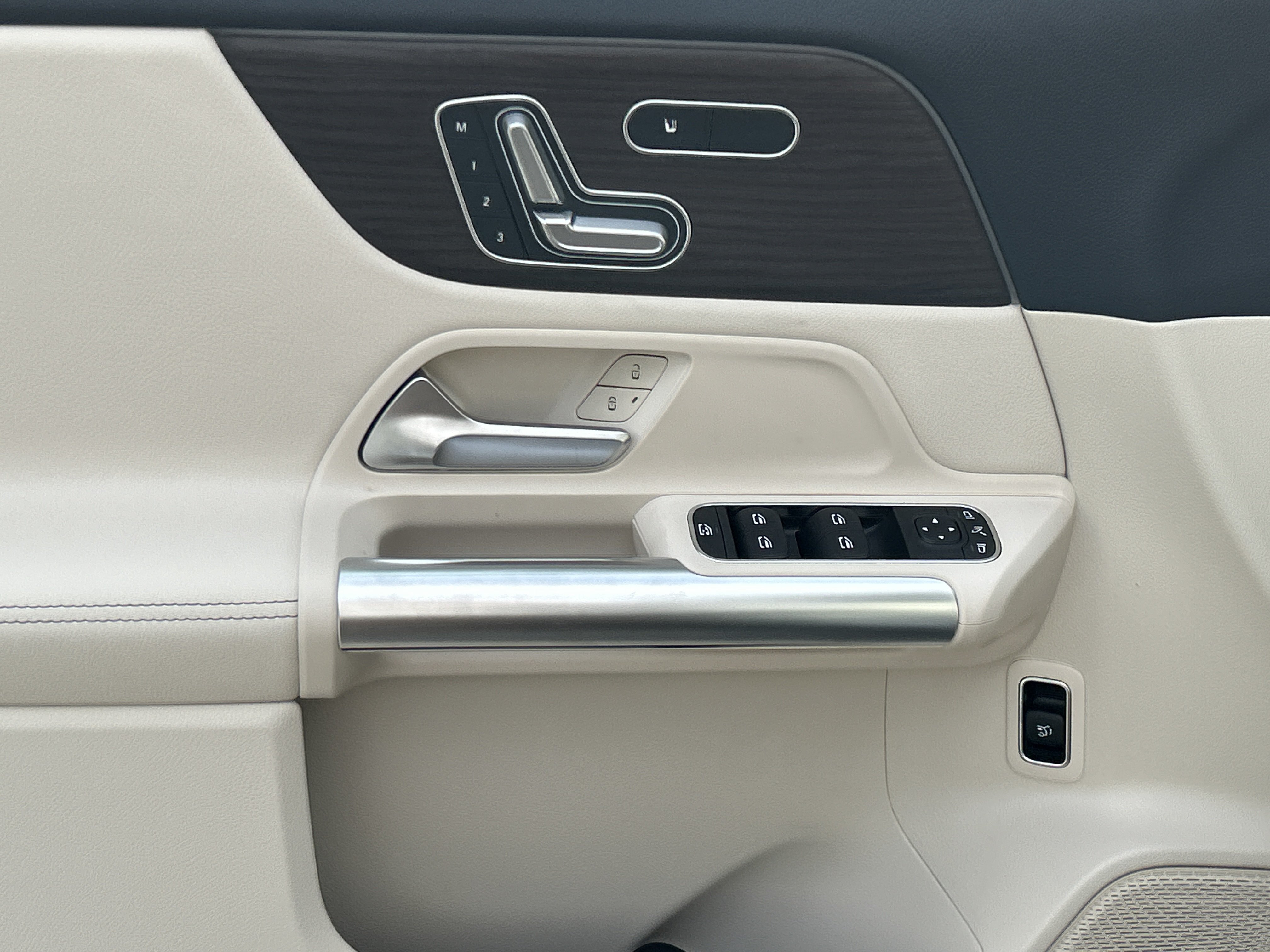New 2026 Mercedes-Benz GLA 250 image 16