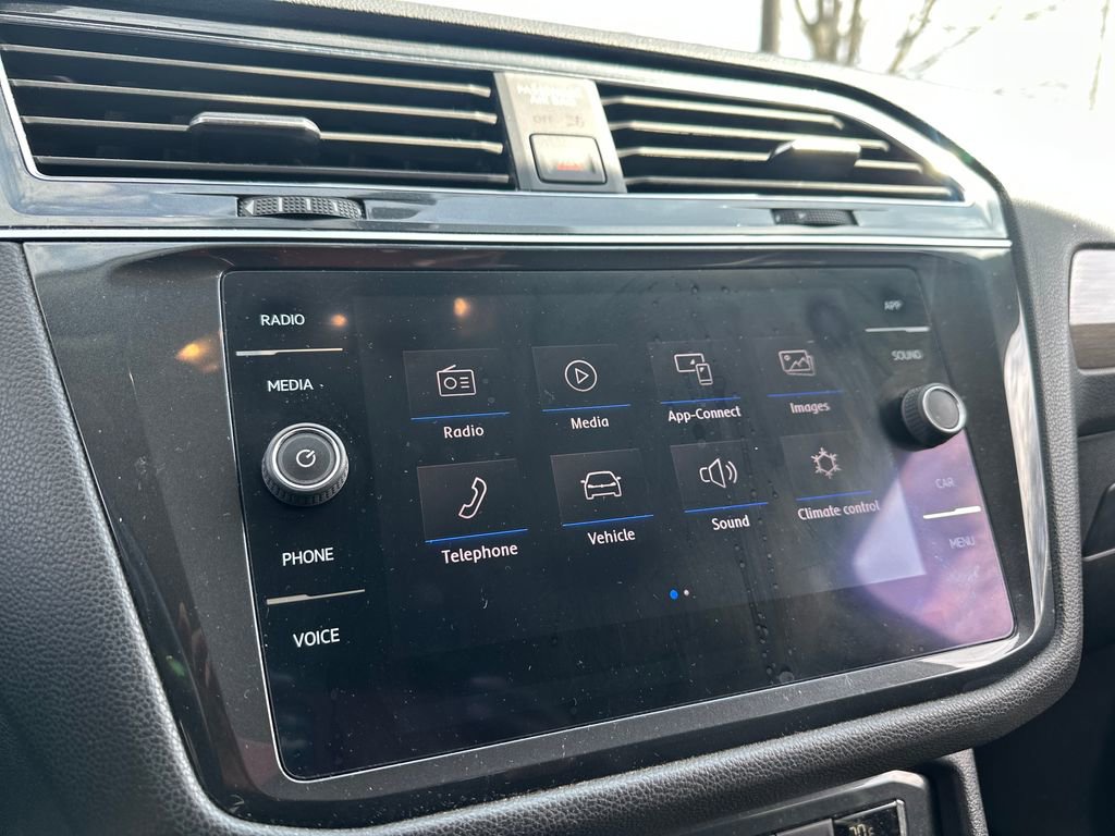 Used 2019 Volkswagen Tiguan SE image 9