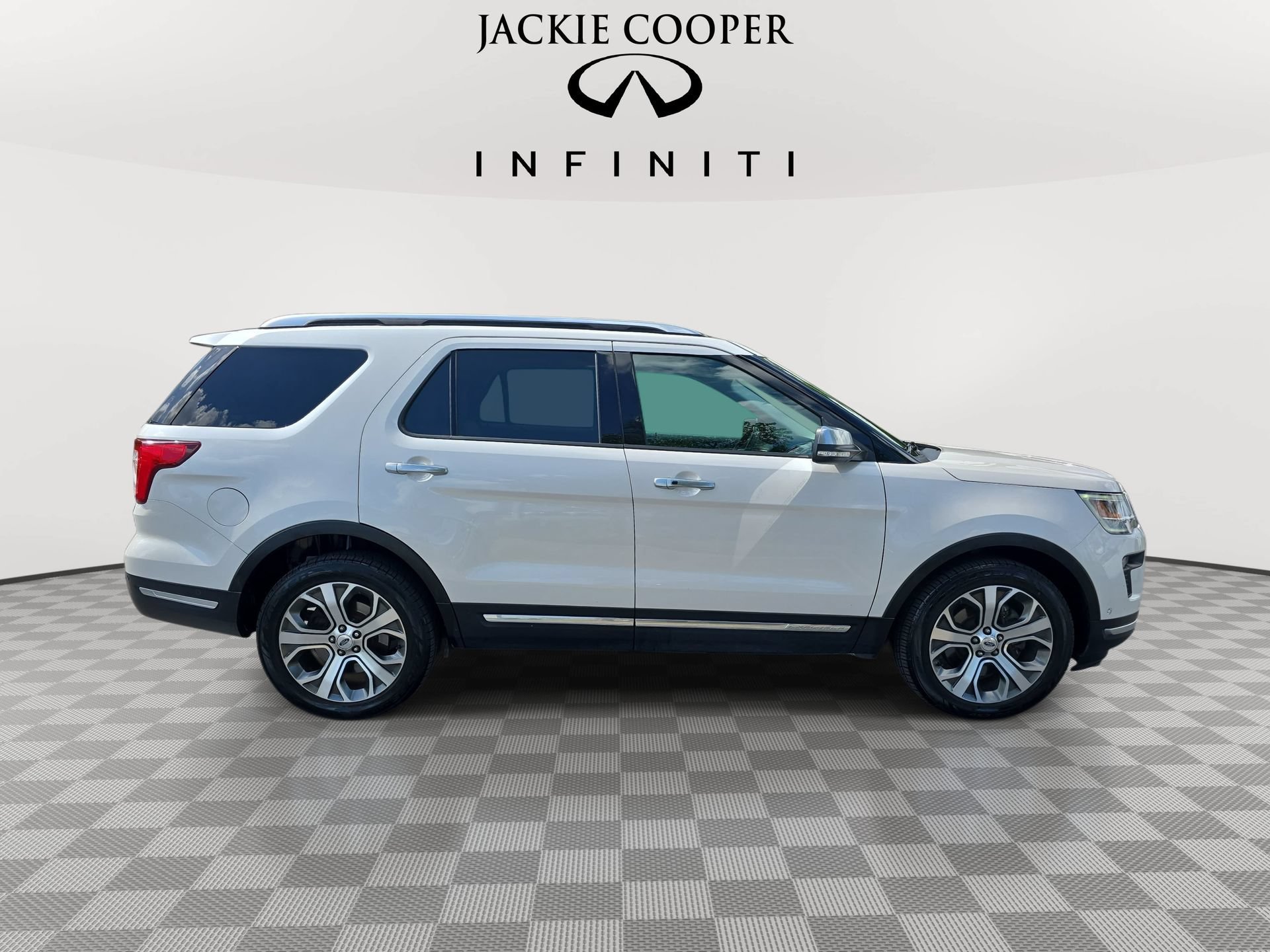 Used 2018 Ford Explorer Platinum AWD/4WD image 4