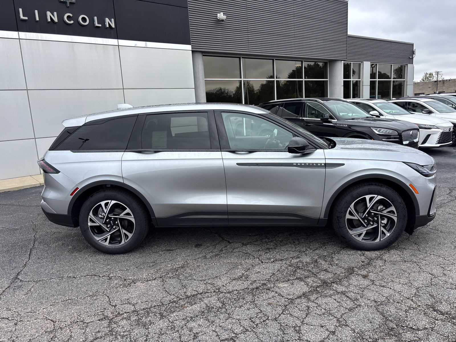 New 2026 Lincoln Nautilus Premier w/ Equipment Group 102A AWD/4WD image 8
