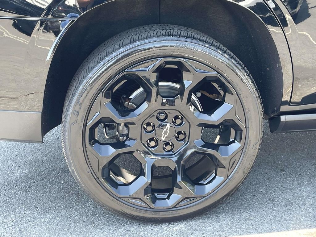 Used 2025 Chevrolet Tahoe High Country AWD/4WD image 9