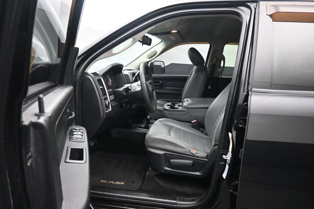 Used 2016 RAM 2500 Tradesman w/ Chrome Appearance Group AWD/4WD image 11