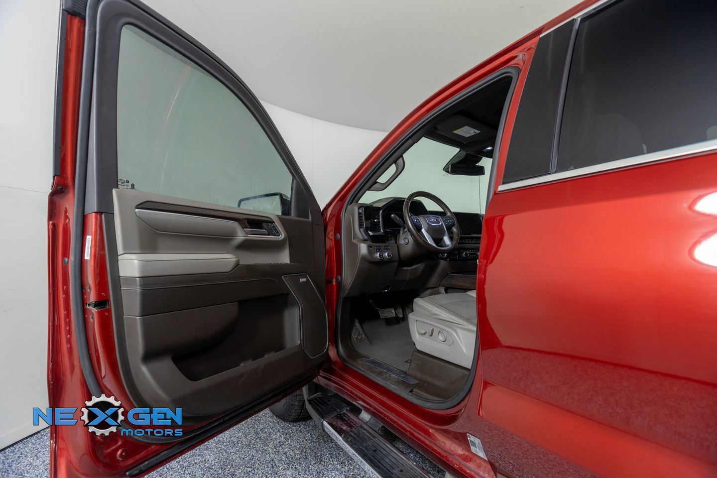 Used 2023 GMC Sierra 1500 SLT AWD/4WD image 9