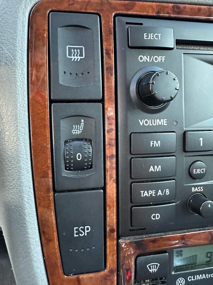 Used 2004 Volkswagen Passat GLX image 43