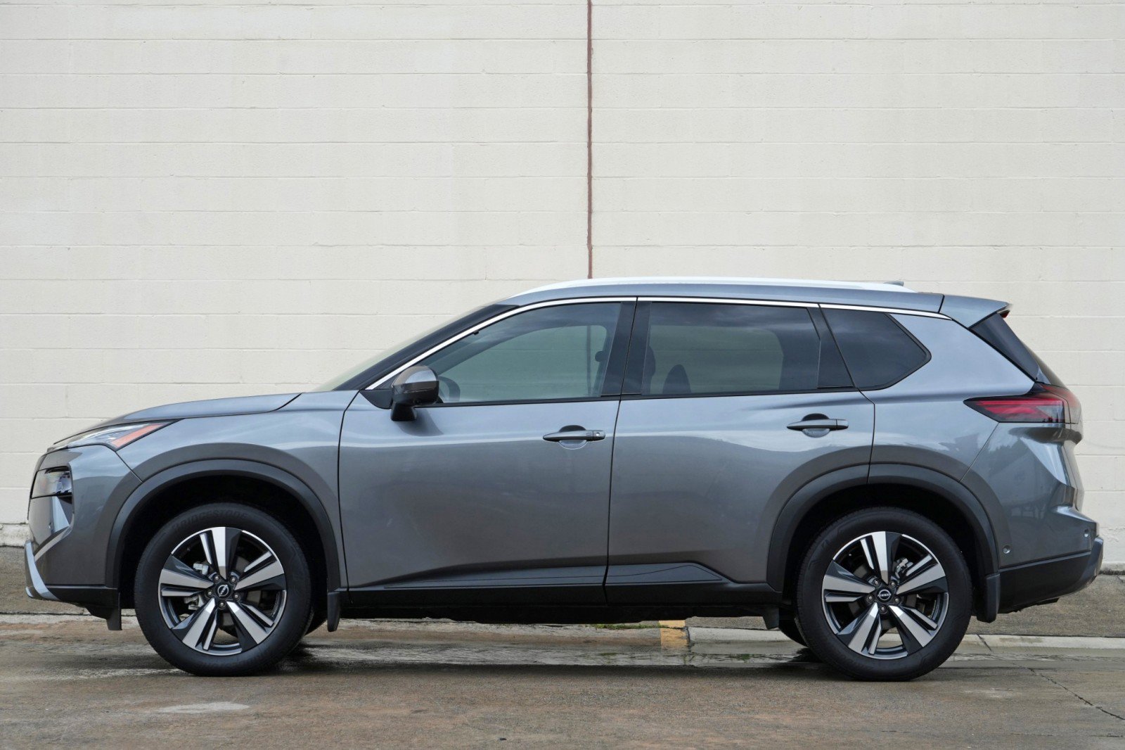 Used 2024 Nissan Rogue SL FWD image 8