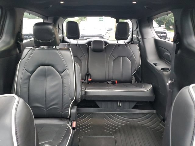 Used 2025 Chrysler Pacifica Limited AWD/4WD image 13