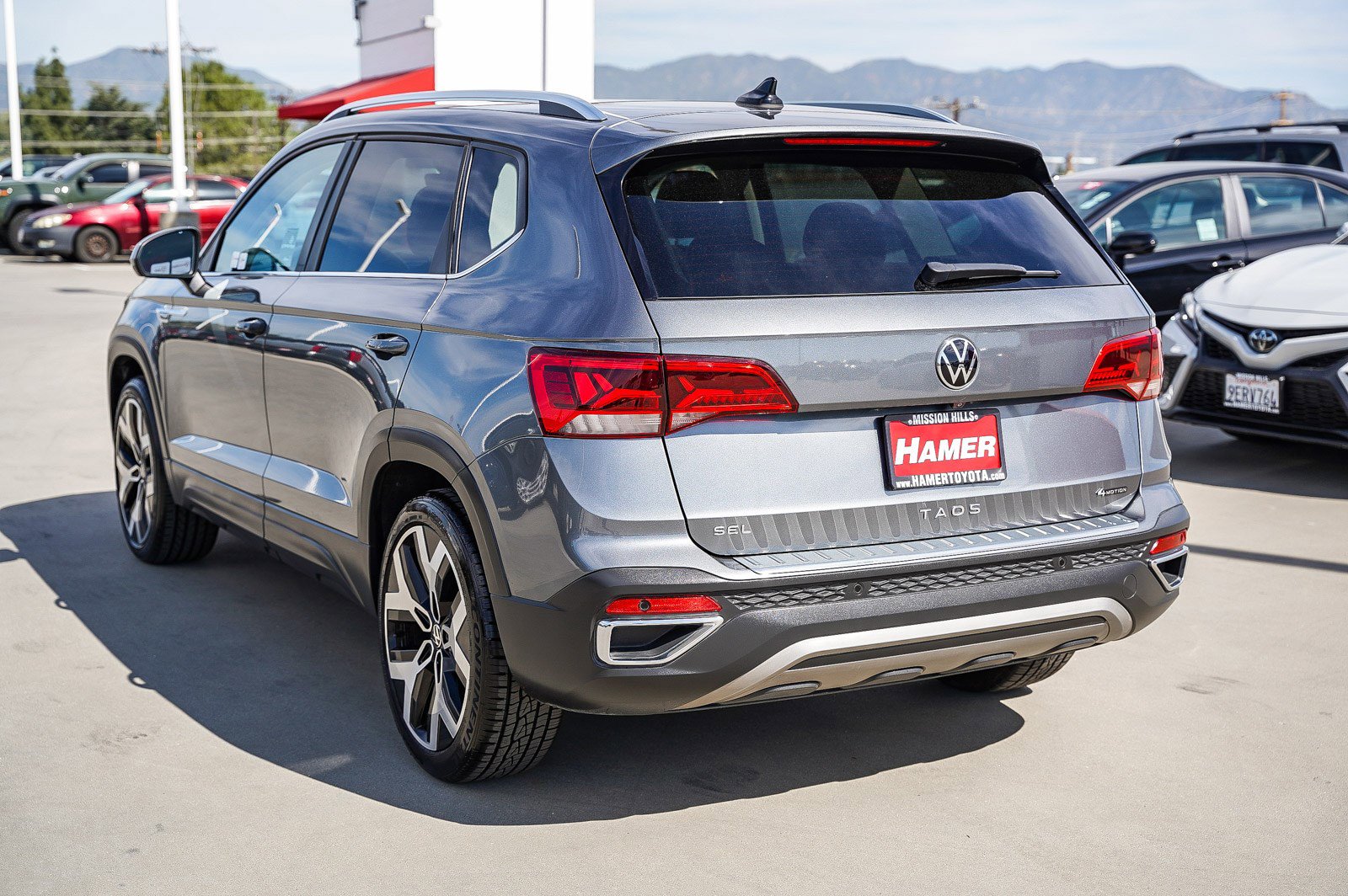 Used 2023 Volkswagen Taos SEL image 9