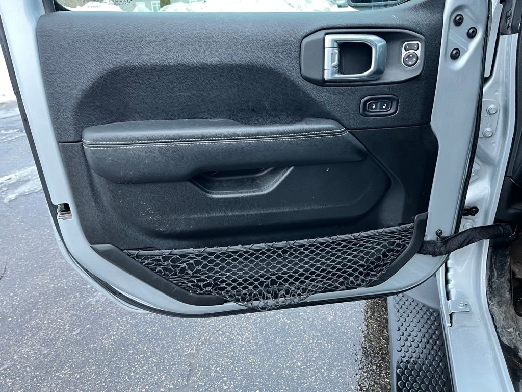 Used 2022 Jeep Wrangler Unlimited Sahara w/ Cold Weather Group image 11