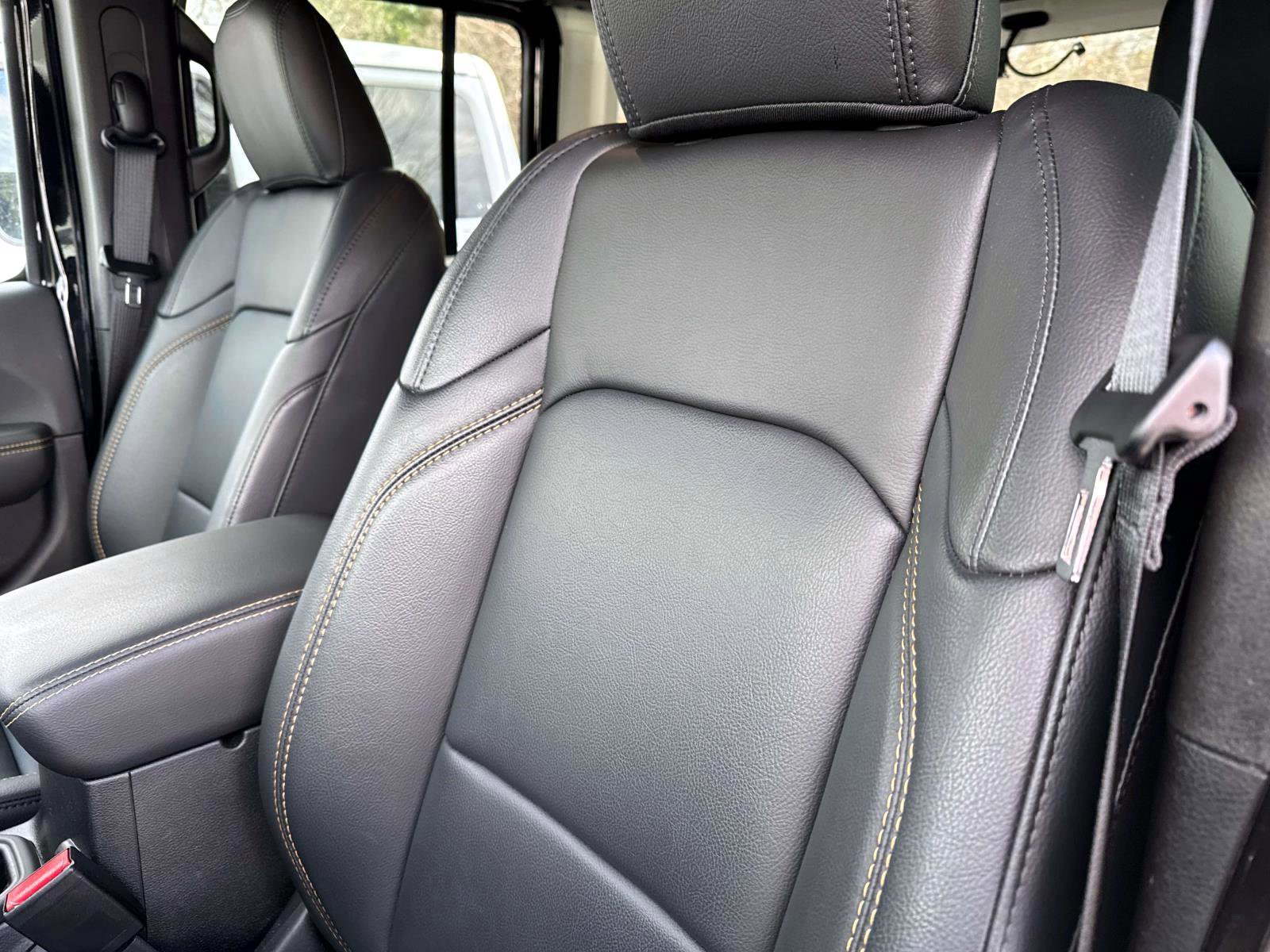 Used 2025 Jeep Wrangler Unlimited Sahara image 13