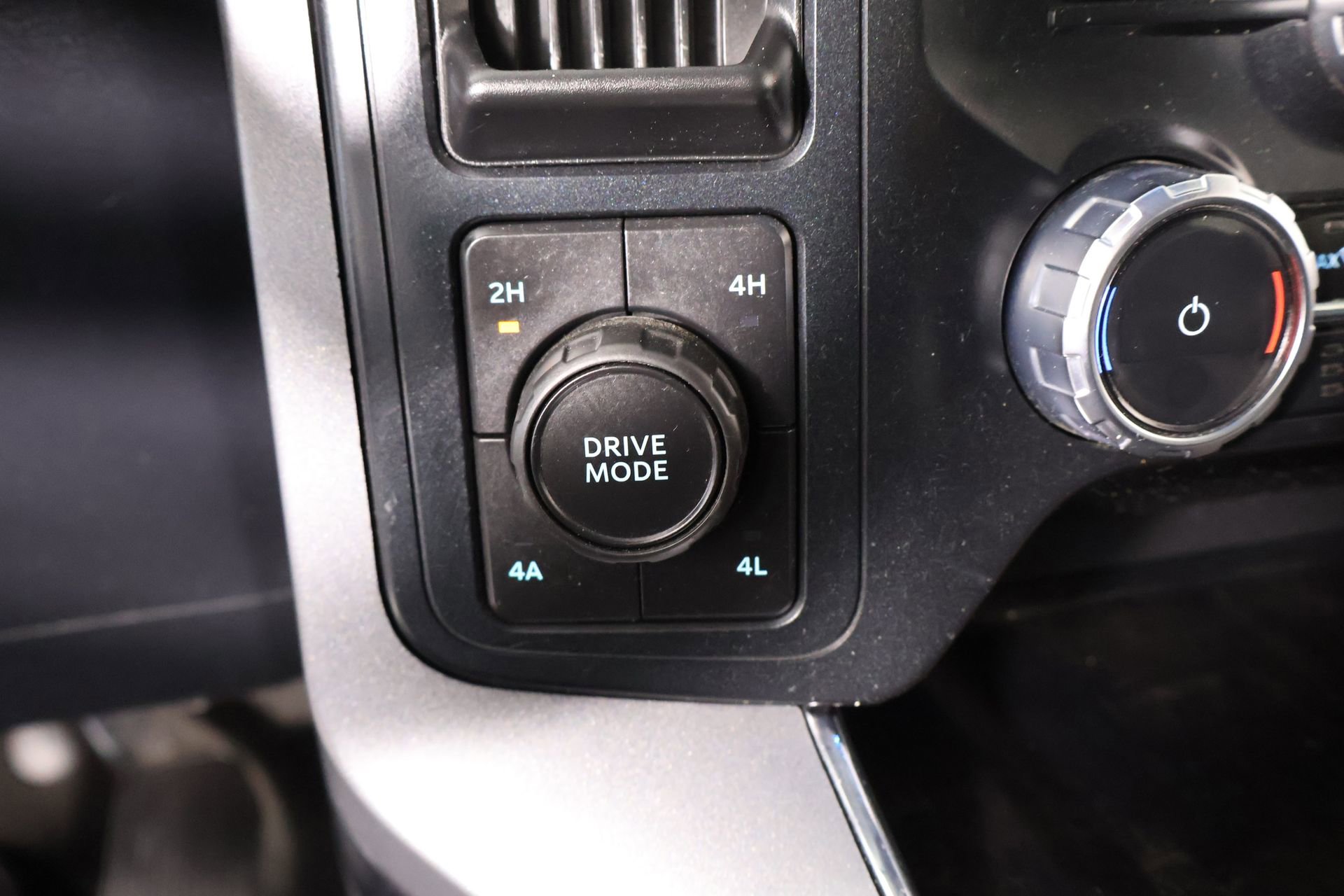 Used 2023 Ford F150 Lariat AWD/4WD image 10