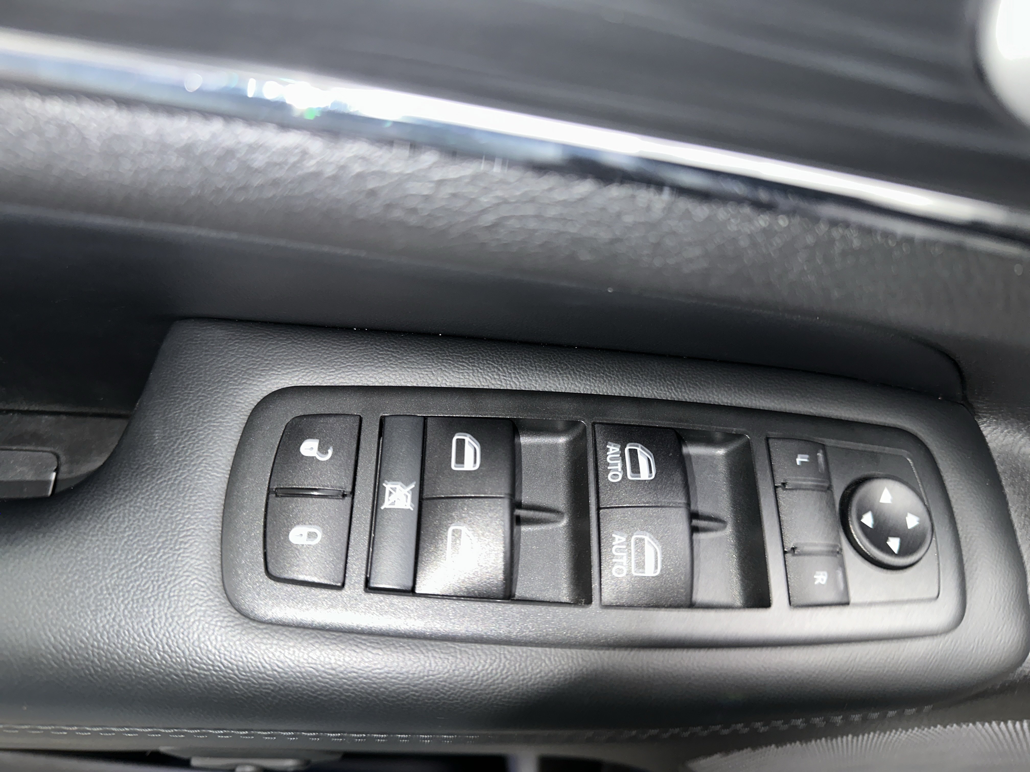 Used 2020 Jeep Grand Cherokee Limited w/ Premium Lighting Group AWD/4WD image 18
