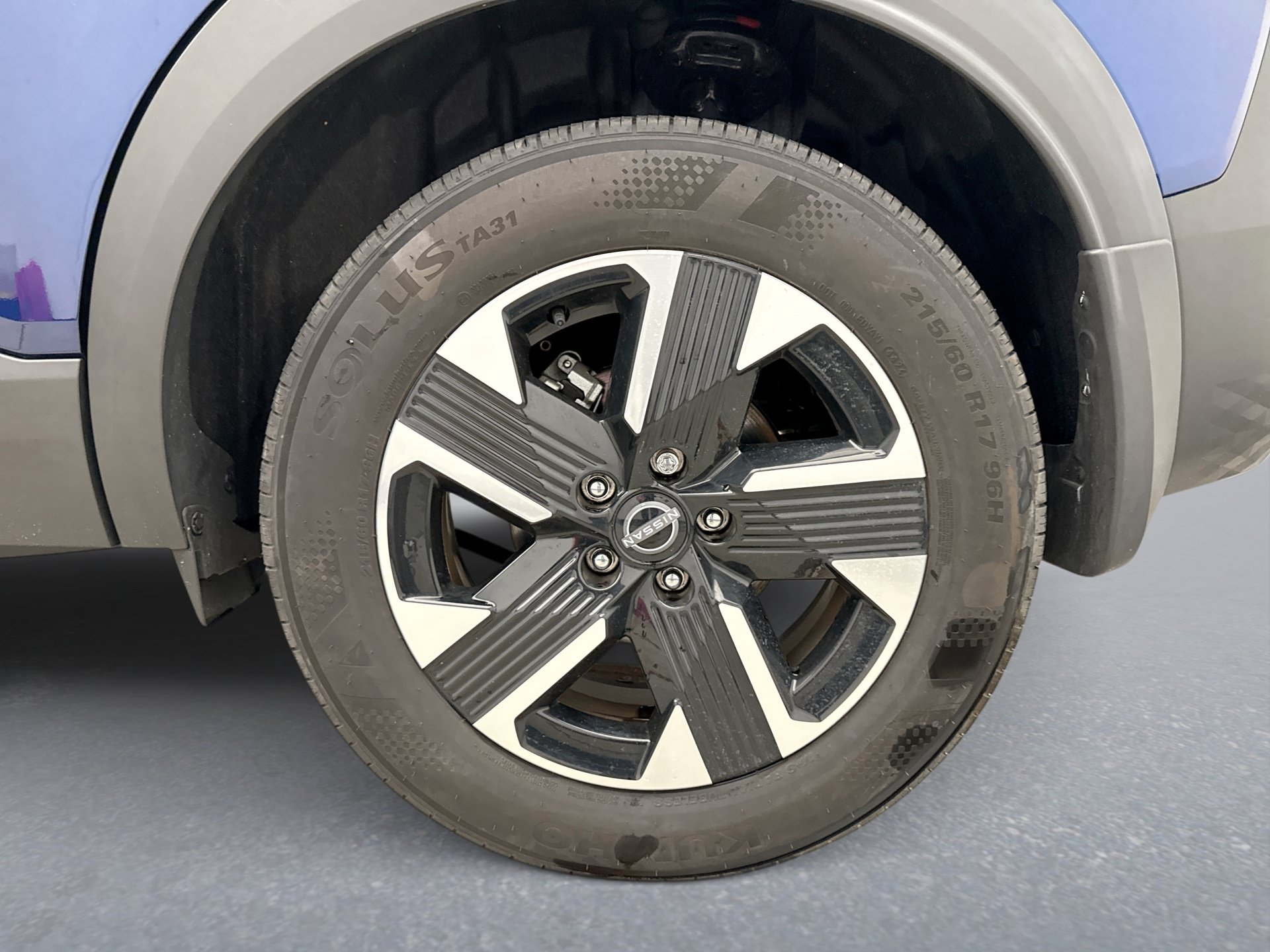 Used 2025 Nissan Kicks SV AWD/4WD image 12