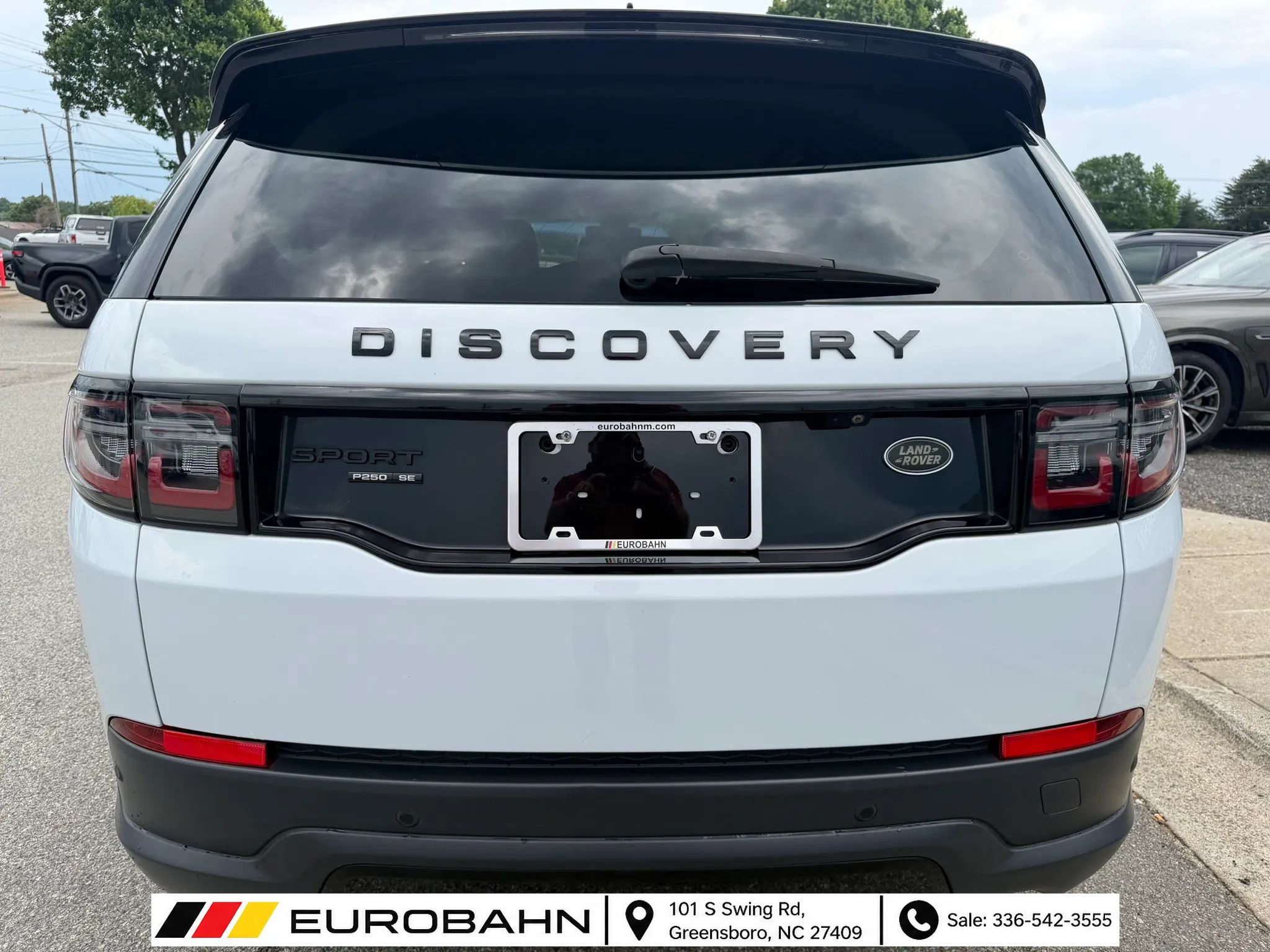 Used 2020 Land Rover Discovery Sport SE AWD/4WD image 4