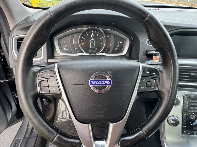 Used 2018 Volvo S60 T5 Dynamic w/ Vision Package FWD image 10