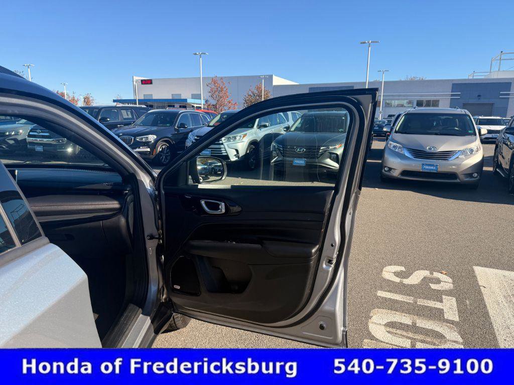 Used 2023 Jeep Compass Trailhawk w/ Trailhawk Elite Group image 32