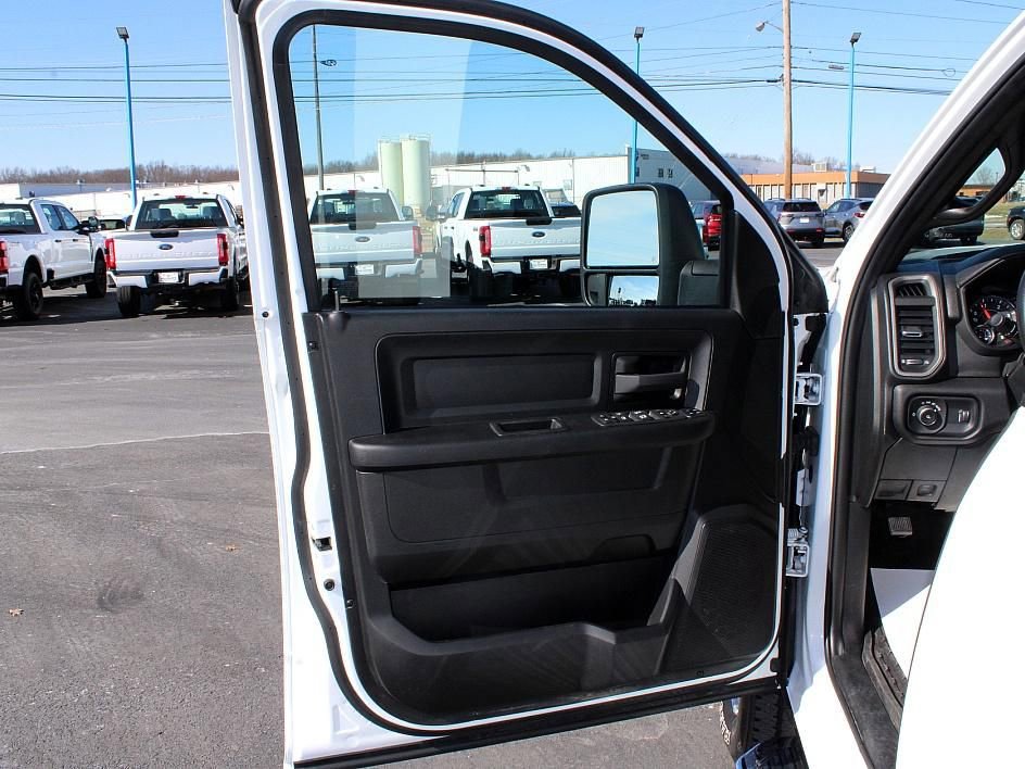 Used 2024 RAM 2500 Tradesman w/ Chrome Appearance Group image 10