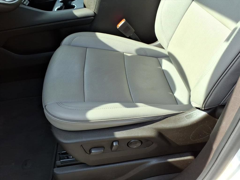 Used 2024 GMC Yukon SLT AWD/4WD image 23