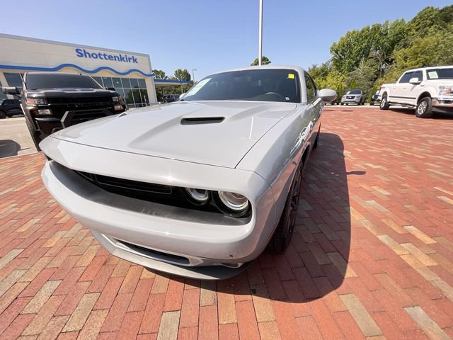 Used 2022 Dodge Challenger SXT w/ Driver Convenience Group RWD image 25