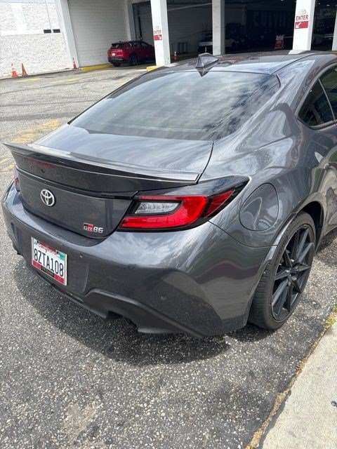 Used 2022 Toyota GR86 Premium w/ ALL Weather Mat Package (TMS) RWD image 5