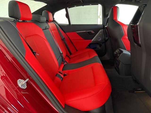 Used 2025 BMW M5 w/ Carbon Package image 52