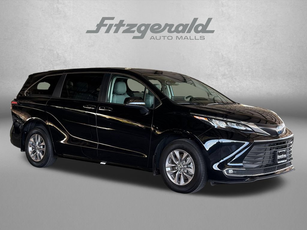 Certified 2024 Toyota Sienna XLE FWD image 1