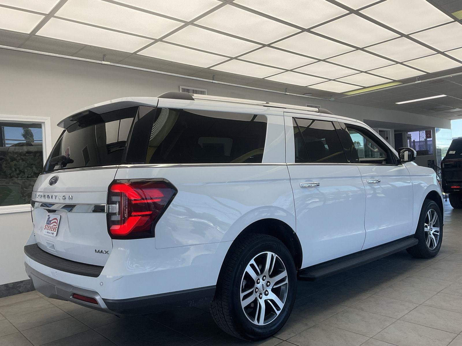 Used 2024 Ford Expedition Max Limited AWD/4WD image 5