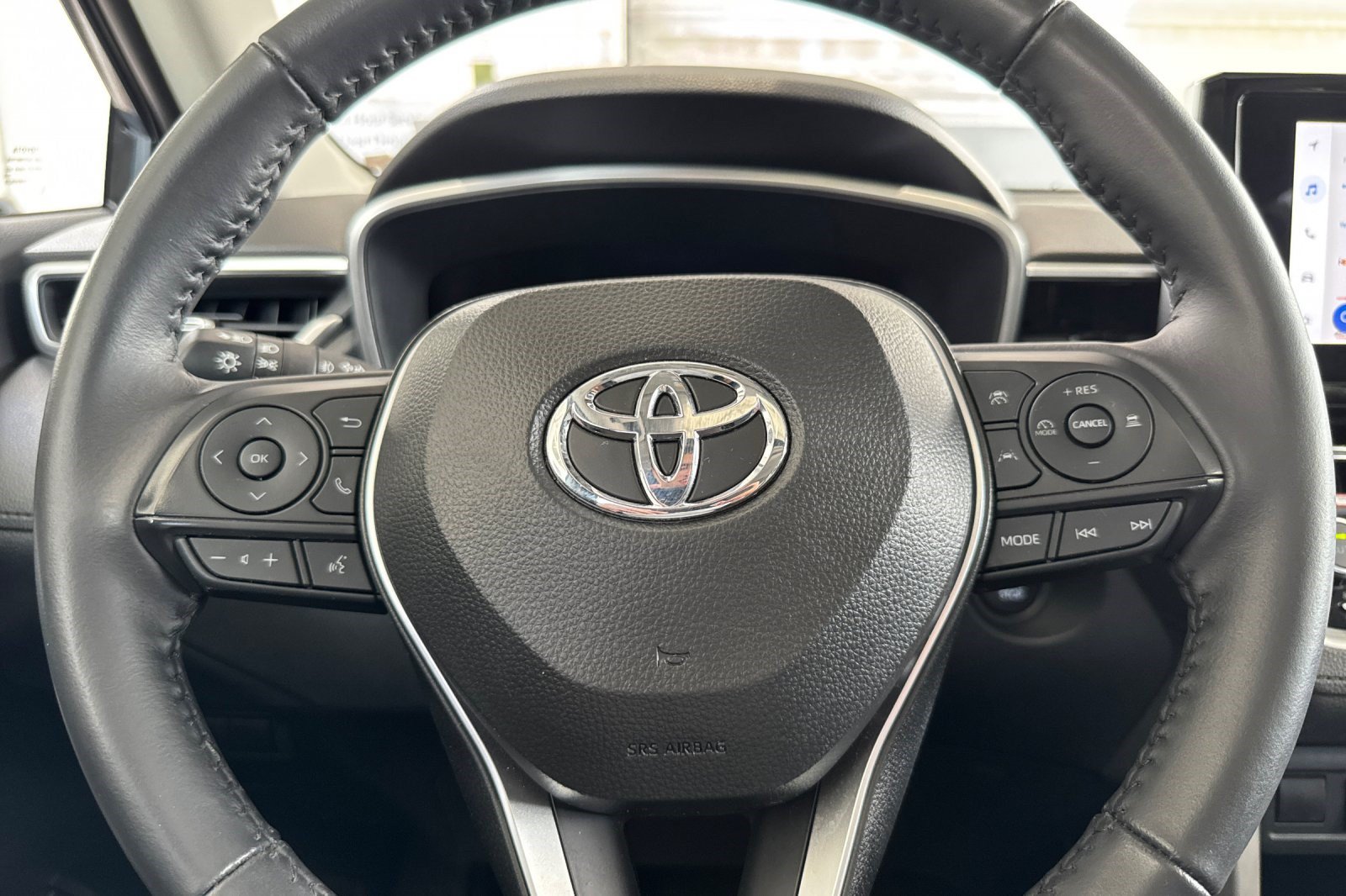 Used 2024 Toyota Corolla Cross XLE w/ Convenience Package AWD/4WD image 29