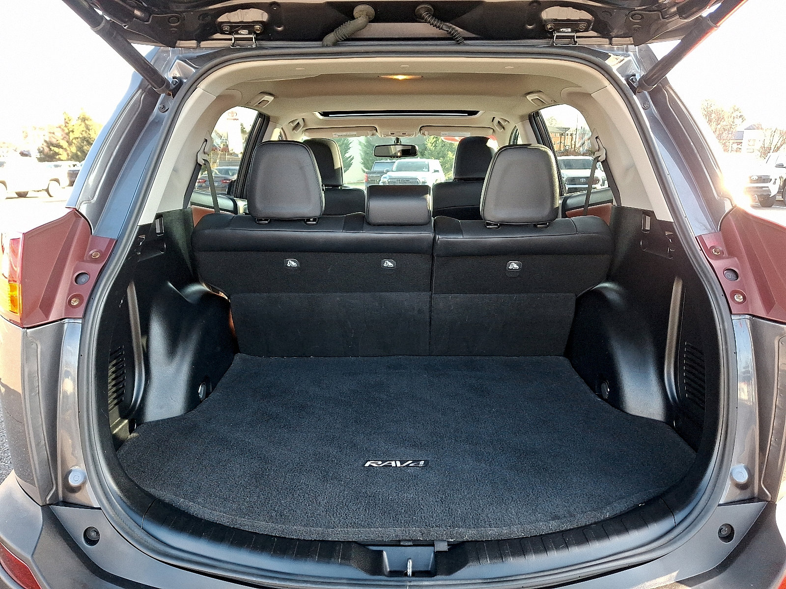 Used 2015 Toyota RAV4 Limited image 30