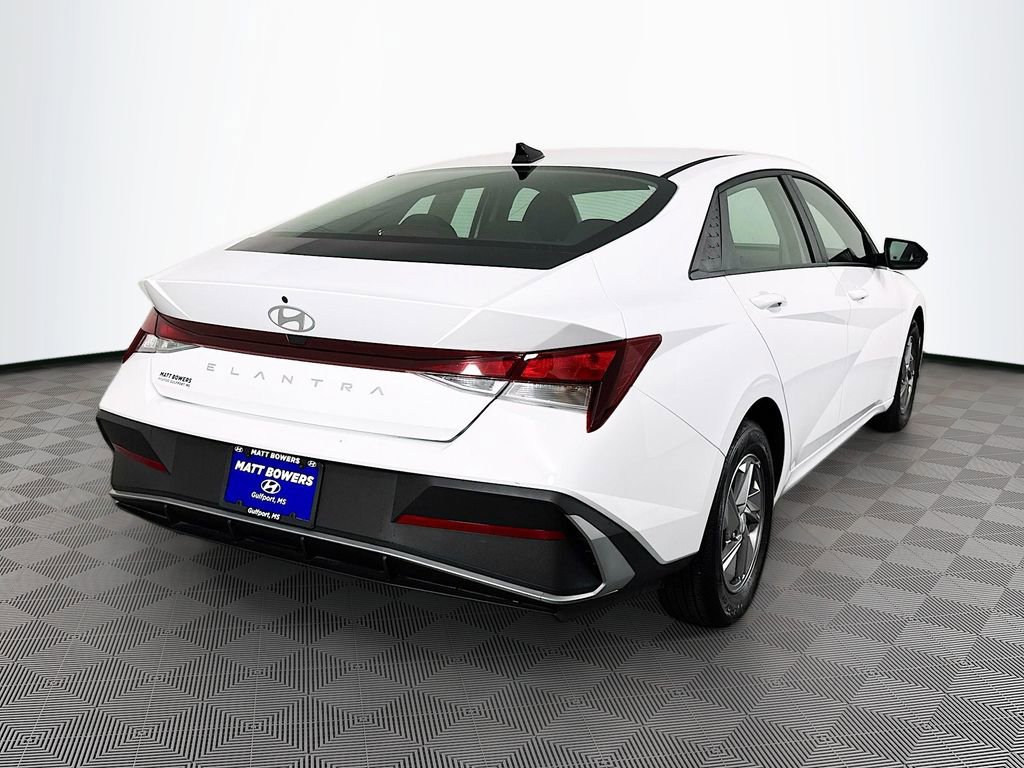 Certified 2025 Hyundai Elantra SE image 5