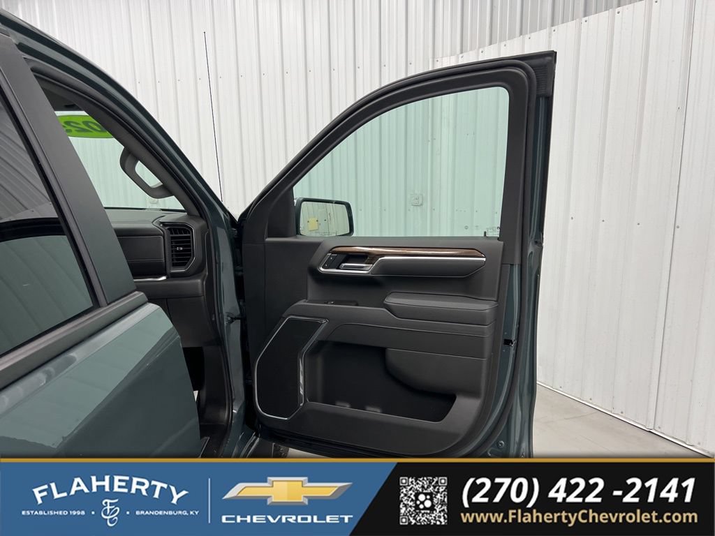 Used 2025 Chevrolet Silverado 1500 LT AWD/4WD image 14