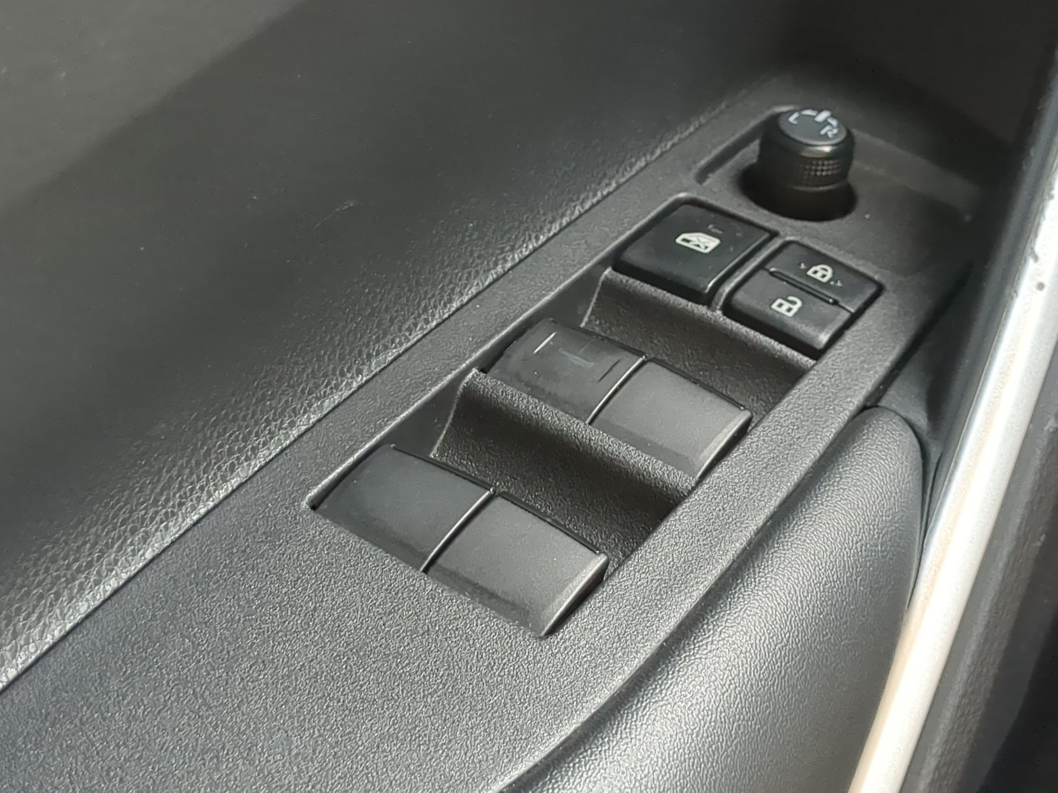 Used 2024 Toyota Corolla Cross LE FWD image 22