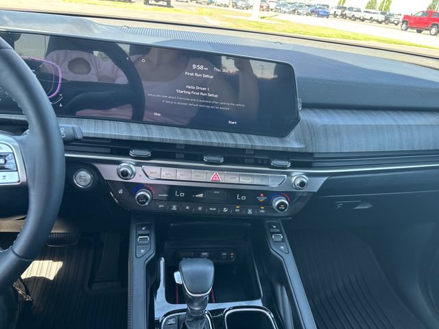 Used 2025 Kia Telluride EX w/ EX Captain's Chair Package AWD/4WD image 18